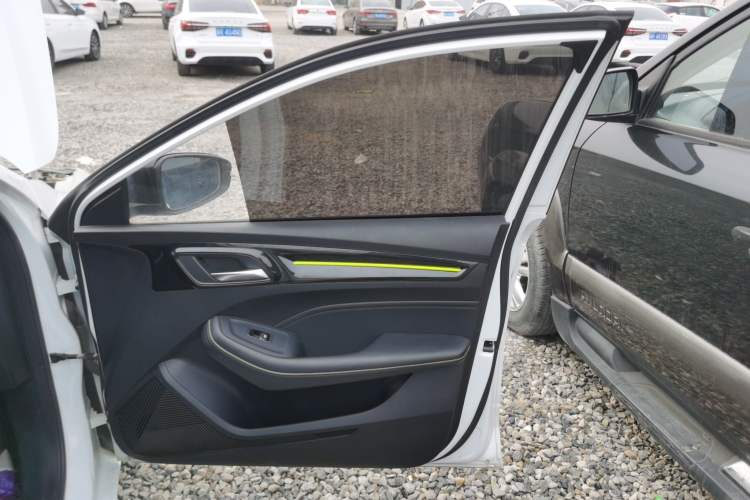 Used Roewe i5 2021 1.5L CVT Platinum Edition
