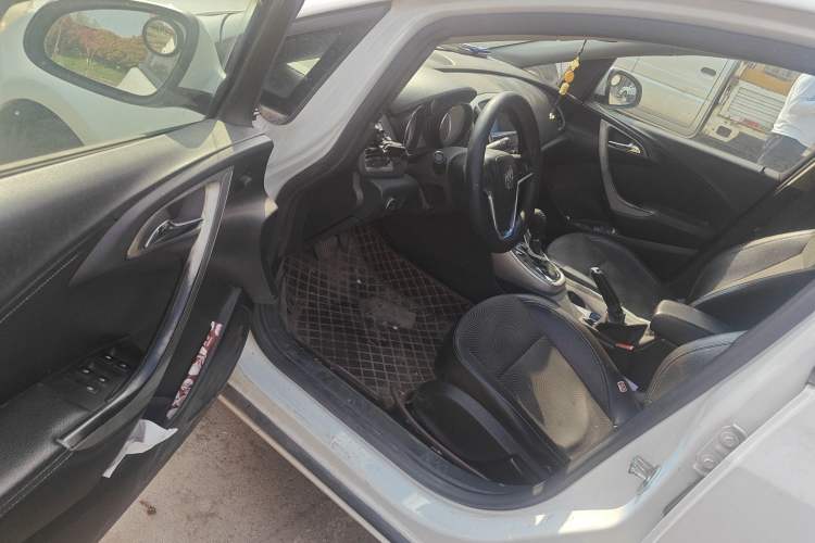 Used Buick GT 2013 XT 1.6L Automatic Fashion Edition Driver Seat