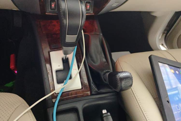 Used Mitsubishi Pajero Sport 2013 3.0L Automatic 4x4 Flagship Edition Gear Lever