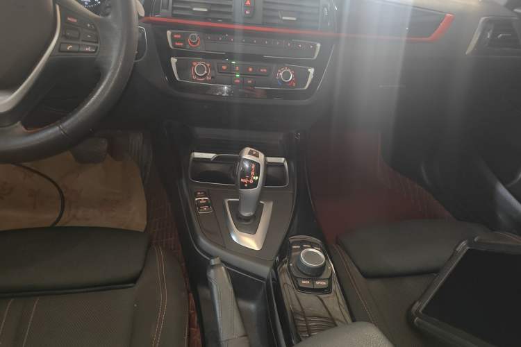 Used BMW 1 Series 2018 118i Sport Design Package Gear Lever