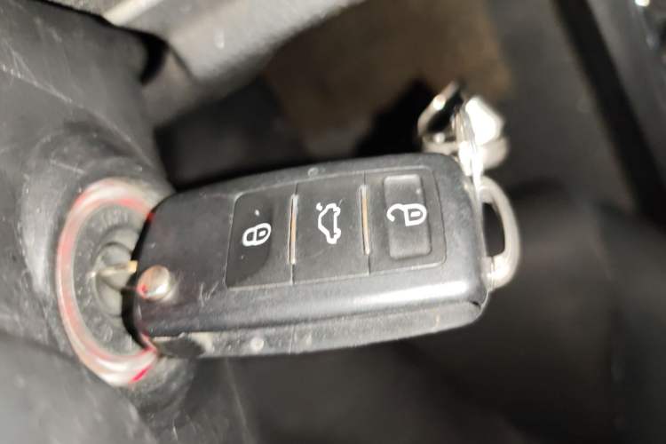 Used Isuzu Pickup 2015 3.0T Two-Wheel Drive 4KH1CT
