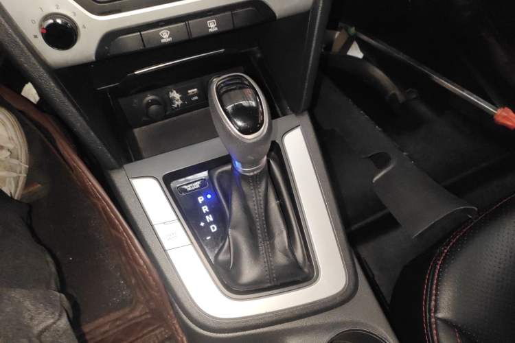 Used Hyundai Elantra (6th Generation / Lingdong) 2016 1.6L Automatic ZhiXuan · Youth Edition