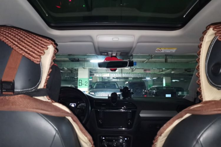 Used Volkswagen Tiguan L 2017 380TSI Automatic All-Wheel-Drive Luxury Edition Headliner