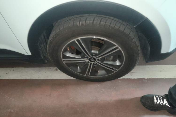 Used Hyundai ix25 2015 1.6L Automatic Two-Wheel Drive Smart GLS Trim Right Front Wheel Hub