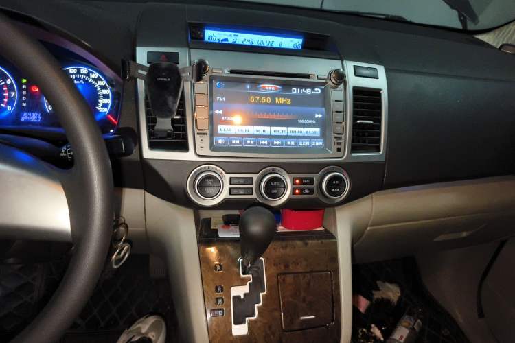 Used Mazda 8 2013 2.5L Elite Edition Audio And AC Panel