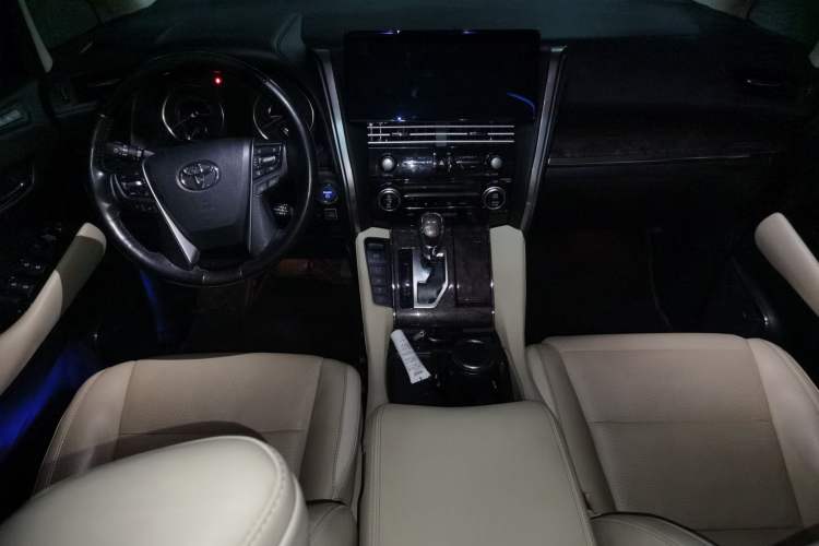 Used Toyota Vellfire 2019 Dual-Engine 2.5L HV Luxury Edition Center Console