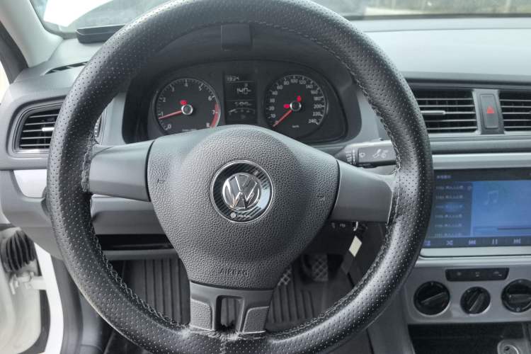 Used Volkswagen Lavida 2013 Revised Classic 1.6L Manual Fashion Edition Steering Wheel