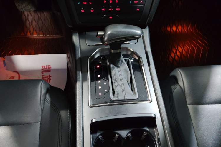 Used Hongqi H7 2017 1.8T Tech Model Gear Lever