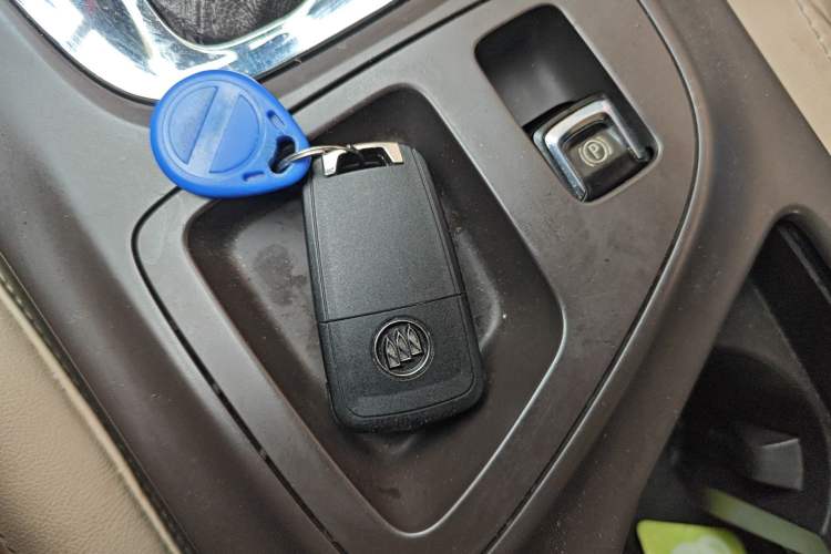 Used Buick Regal 2014 2.0L Elite Fashion Edition Vehicle Key