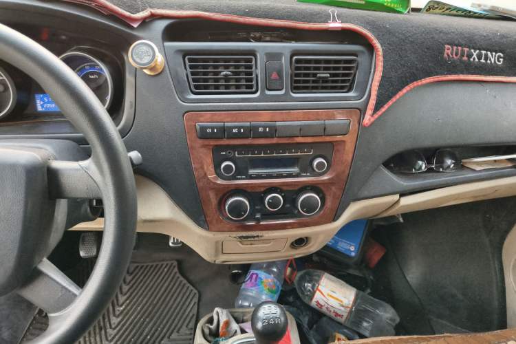 Used CHANGAN KAICHENG Ruixing M80 2018 1.5L Base Model Van Semi-Blind Window Flat Roof Rear-Hinged Doors 4G15S