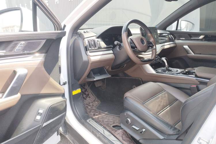 Used BYD Tang 2019 2.0T Automatic SmartConnect Luxury 7-Seater China VI Standard Interior 3