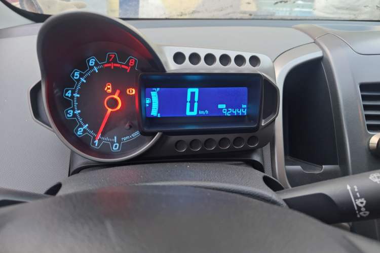 Used Chevrolet Aveo Sonic 2011 Sedan 1.4L Manual Transmission SE