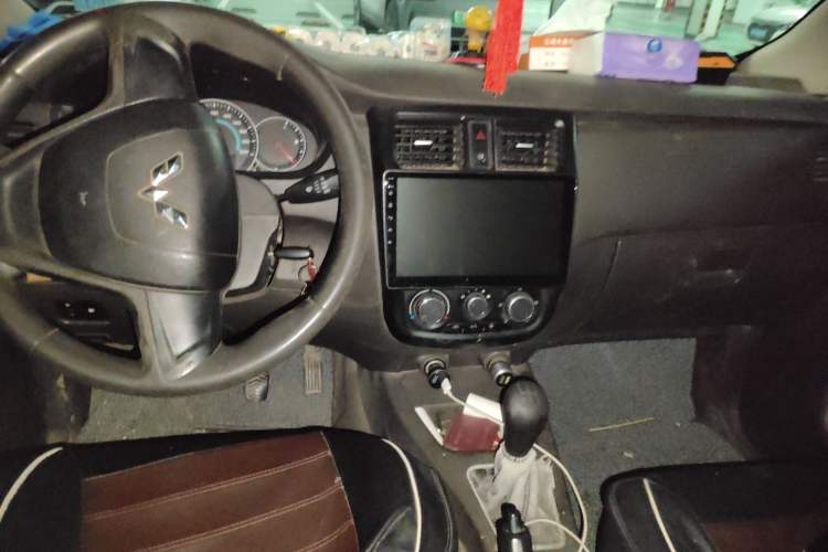 Used Wuling Rongguang V 2018 1.5L Standard Version
