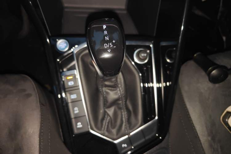 Used Volkswagen Tayron 2024 300TSI Two-Wheel-Drive Luxury Plus Advanced Version Gear Lever