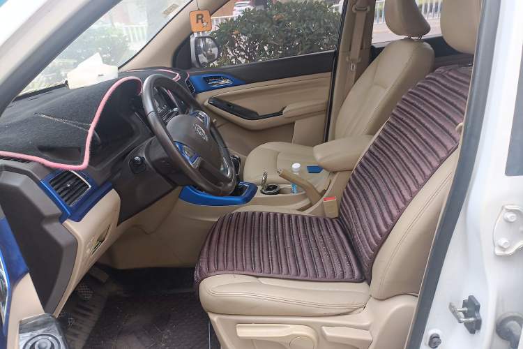 Used Baojun 730 2014 1.5L manual luxury trim 7 seats Left Front Seat