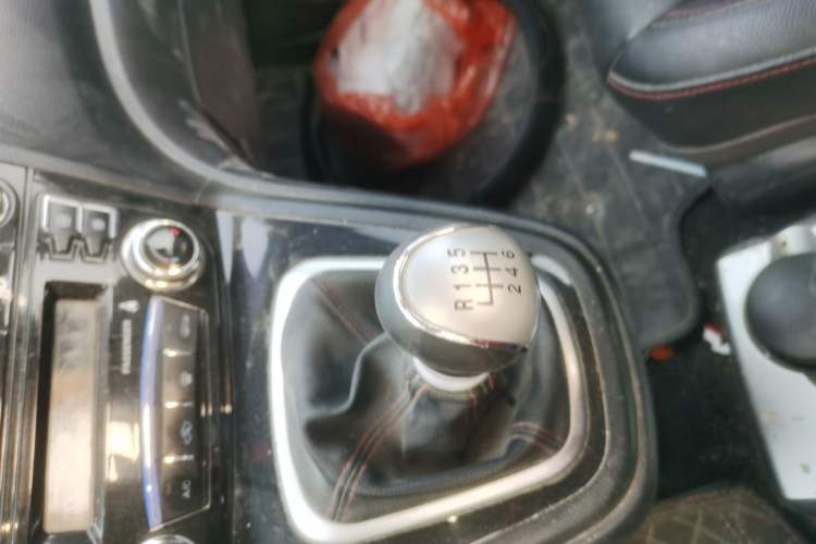 Used Haval H6 2015 Upgraded Model 1.5T Manual Two-Wheel Drive Elite Version
