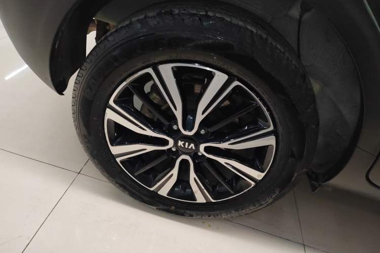 Used Kia kx1 Stonic 2019 1.4L Automatic Fun Edition China VI Right Rear Wheel Hub