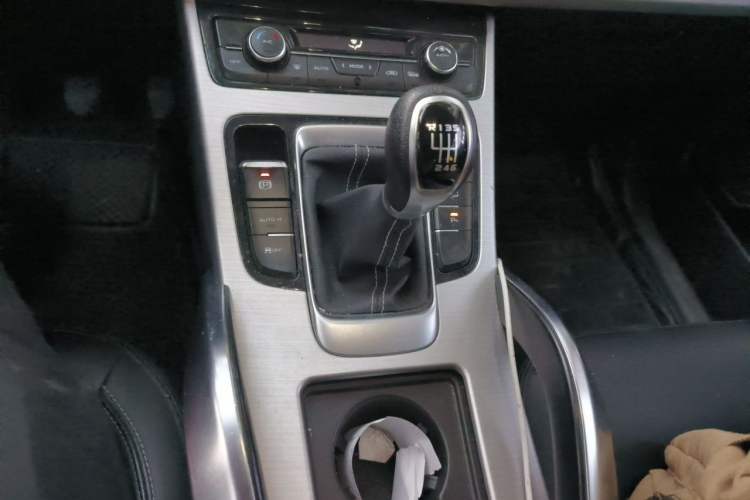 Used Geely Auto Emgrand X7 Sport 2016 2.0L Manual ZhiShang Version
