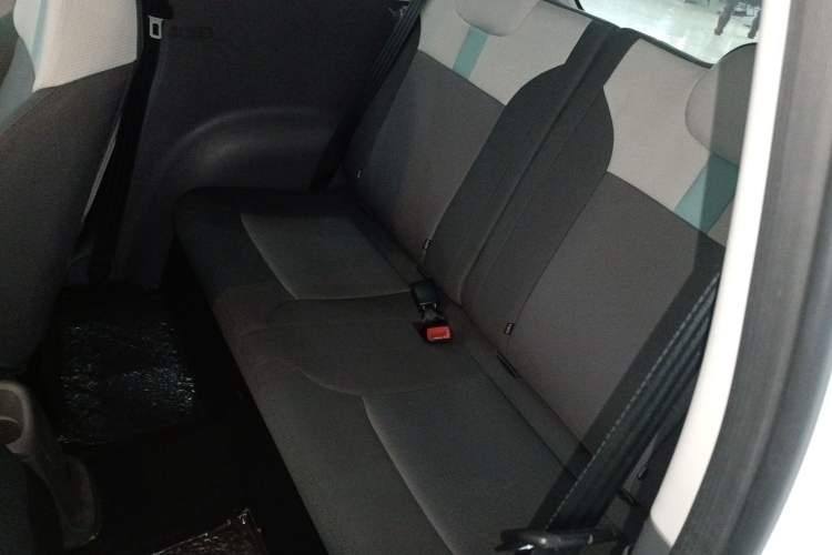 Used CHANGAN NEVO Lumin 2022 155 km – Refreshingly Sweet Edition Left Rear Seat