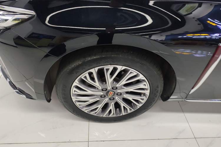 Used Hongqi H5 2023 2.0T Automatic Smart Connect Flagship Edition Left Front Wheel Hub