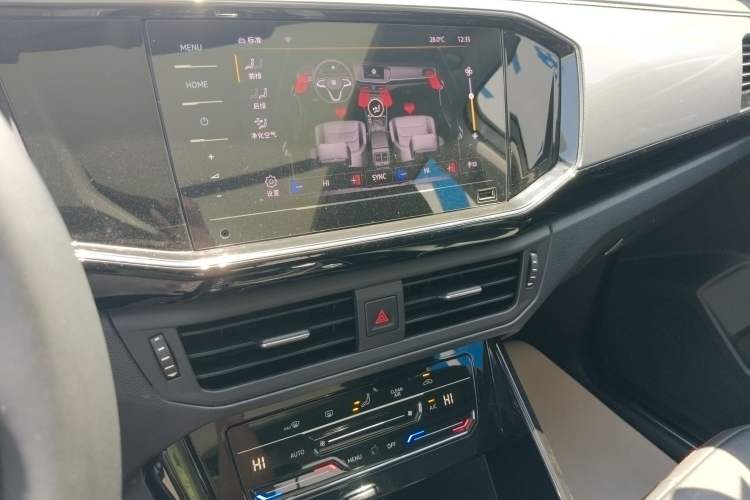 Used Volkswagen Tayron 2022 280TSI Two-Wheel Drive Luxury Smart Connectivity Version Audio And AC Panel