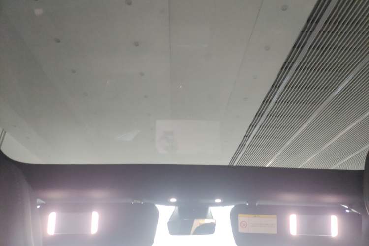 Used Tesla Model Y L 2025 Model Long-Range All-Wheel-Drive Version