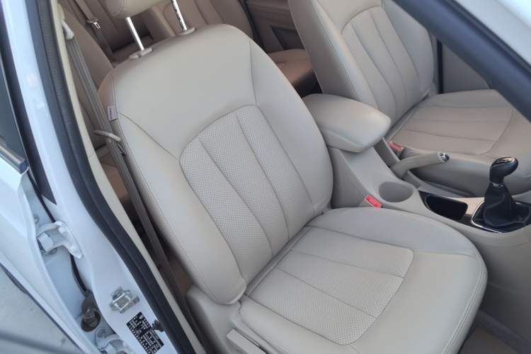 Used Baojun 730 2016 1.5L Manual Comfort Version 7 Seats China V Emission Standard Right Front Seat