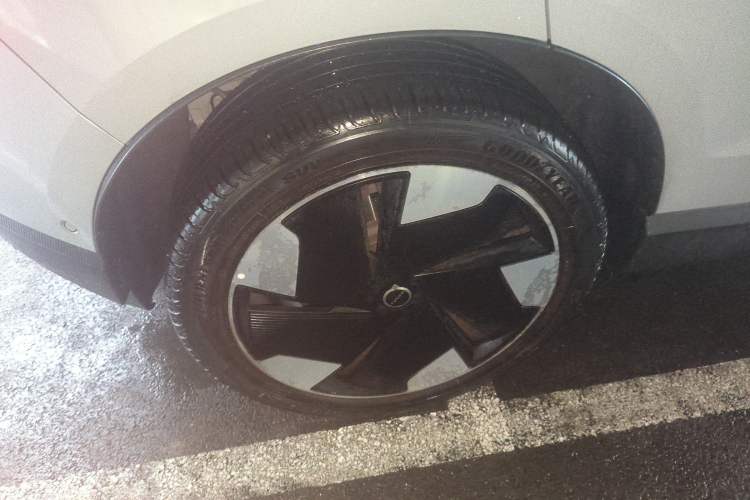 Used Volvo EX30 2025 Rear-Drive Long-Range Version Ultra