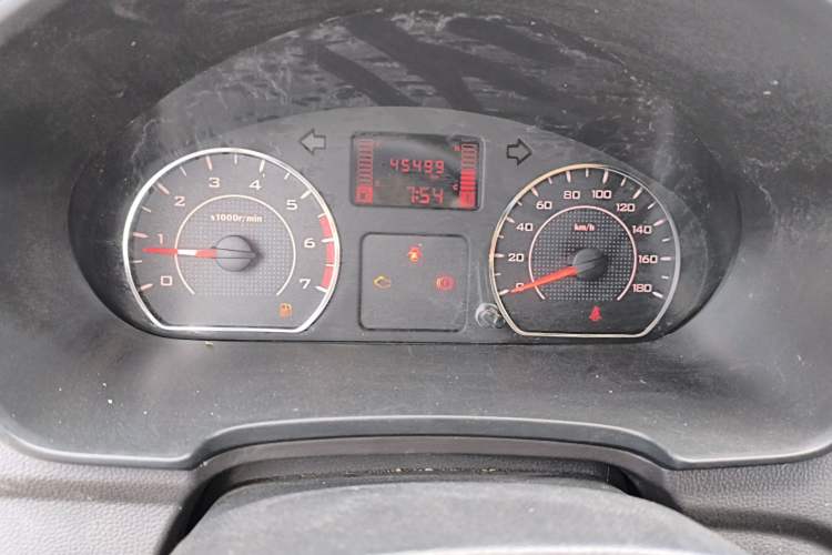 Used Wuling Hongguang V 2022 1.5L Jingqu Edition Electric-Assist LAR Odometer Close Up
