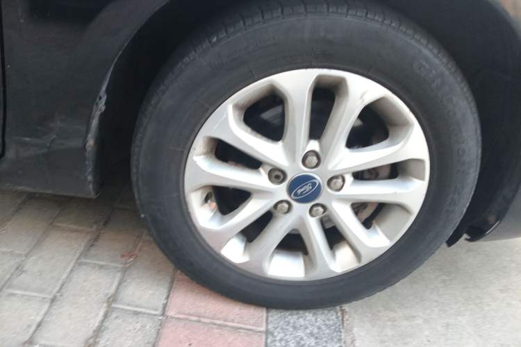 Used Ford Focus 2011 Sedan 1.8L Automatic Fashion Edition
