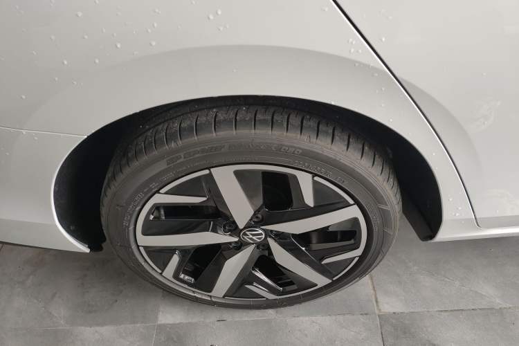 Used Volkswagen Lamando 2025 Lavida L 280TSI DSG Cool & Spicy Edition Right Rear Wheel Hub