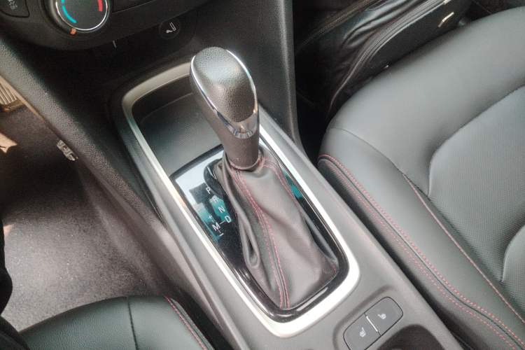 Used Chevrolet Monza 2020 Light Hybrid RS 330T Automatic Thrill Edition Gear Lever