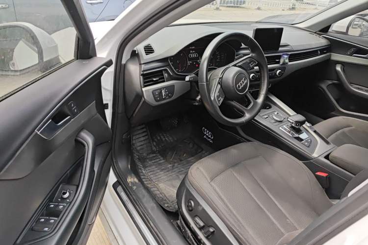 Used Audi A4L 2019 40 TFSI Ambition China VI
