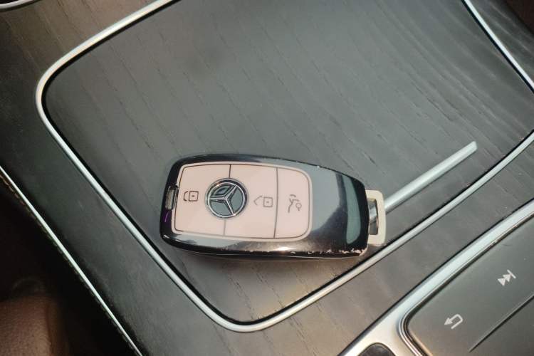 Used Mercedes-Benz E-Class 2019 E 260 L Sport Edition Vehicle Key