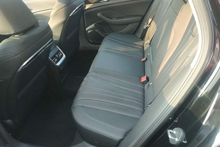 Used Hongqi H5 2024 2.0T Automatic Smart Connect Flagship Edition