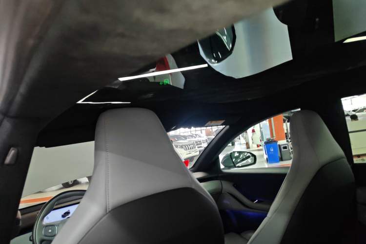 Used Nio ET5 2022 75 kWh Headliner