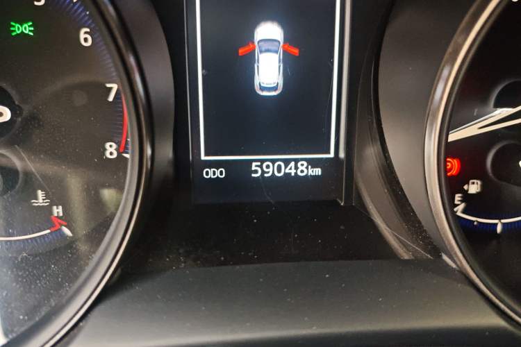 Used Toyota C-HR 2020 2.0L Leading Edition Odometer Close Up