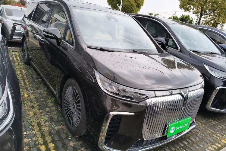 Used VOYAH Dream 2025 PHEV Four-Wheel-Drive Flagship Kunpeng Edition Front Right 45 Deg