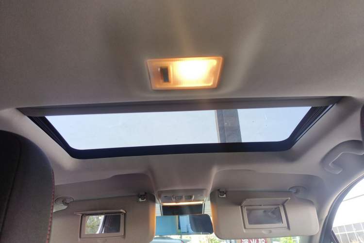 Used Buick Encore 2015 1.4T Automatic Two-Wheel Drive Urban Elite Version Headliner