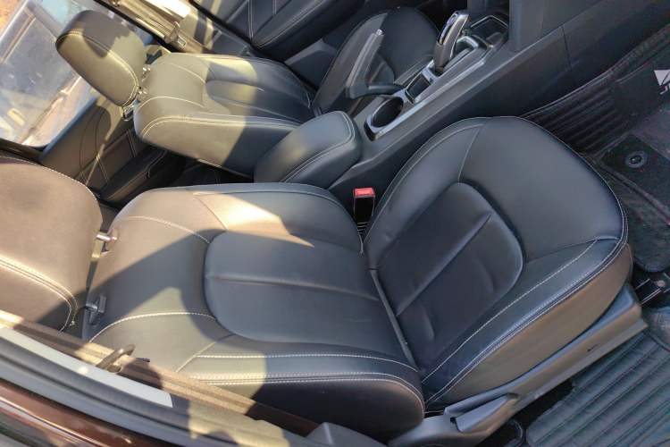 Used JMC Yuhu 7 2020 2.0T Diesel Automatic 2WD Comfort Plus Long Wheelbase China VI Emission Standard JX4D20A6L
