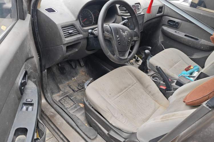 Used Wuling Hongguang 2015 1.5L S Basic Version China V Standard