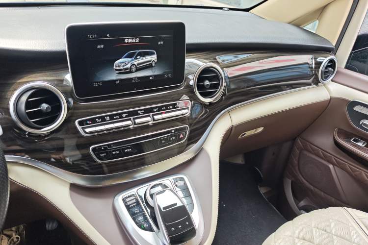 Used Mercedes-Benz V-Class 2017 V 260 Avantgarde Edition