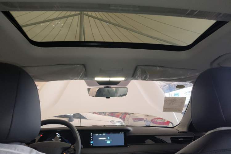 Used Roewe i5 2023 1.5L CVT Luxury Edition Headliner