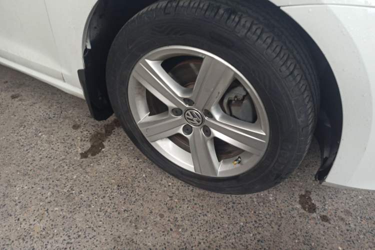 Used Volkswagen Golf 2015 1.4TSI Automatic Comfort Model Right Front Wheel Hub