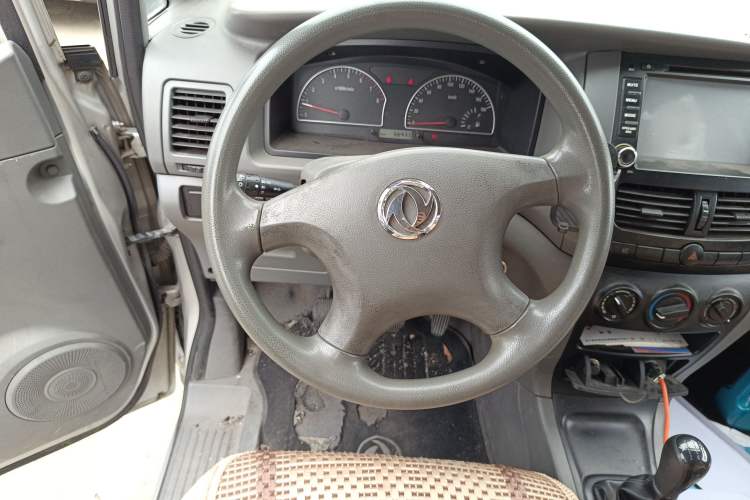 Used Dongfeng Shuaike 2013 Revised Version 1.5L Manual Comfort Trim 7 Seats China IV Standard
