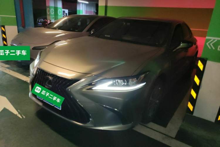 Used Lexus ES 2023 200 Excellence Edition Front Left 45 Deg