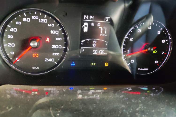 Used Roewe RX5 2016 20T Two-Wheel Drive Automatic Internet Smart Edition
