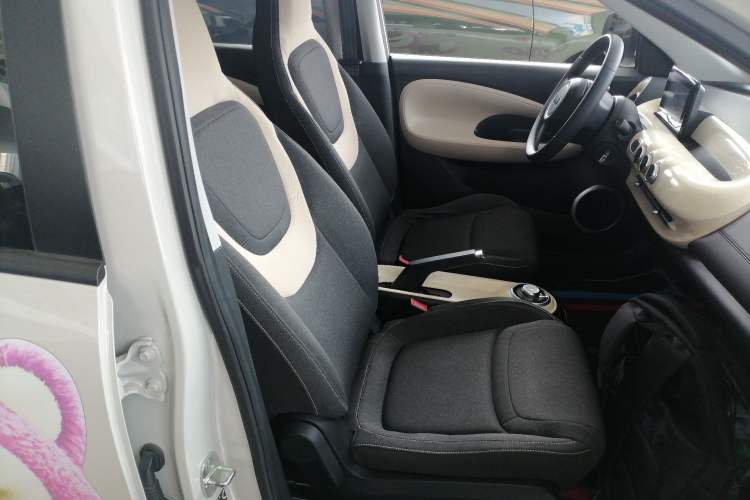 Used Wuling Bingo 2023 203km Light Edition Right Front Seat