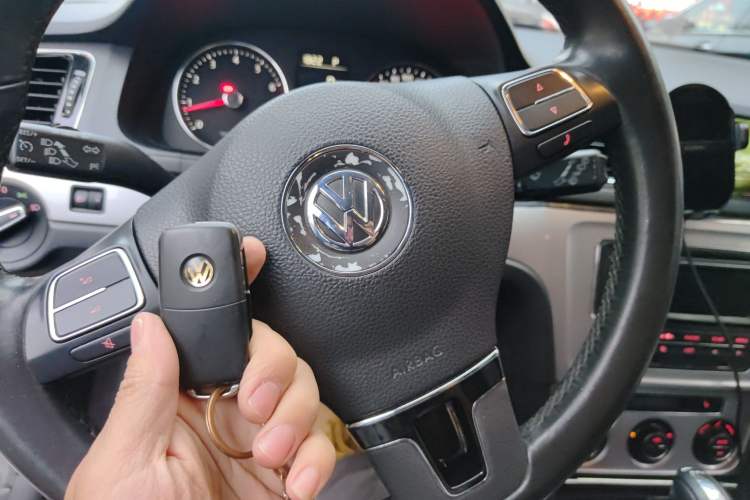 Used Volkswagen Gran Lavida 2013 1.4 TSI Automatic Luxury Model
