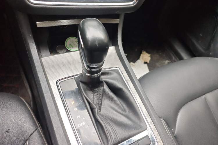 Used Roewe i6 2020 PLUS 1.6L CVT 4G Connected Glory Holographic Edition